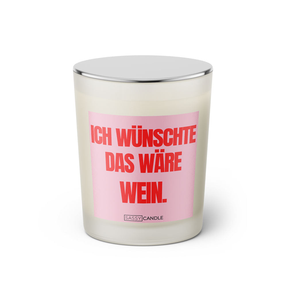 Duftkerze mit witzigem Spruch: Ich wünschte das wäre Wein. Farbe rosa und pinke Schrift. Kerzenglas mit silbernem geschlossenem Deckel von SassyCandle.