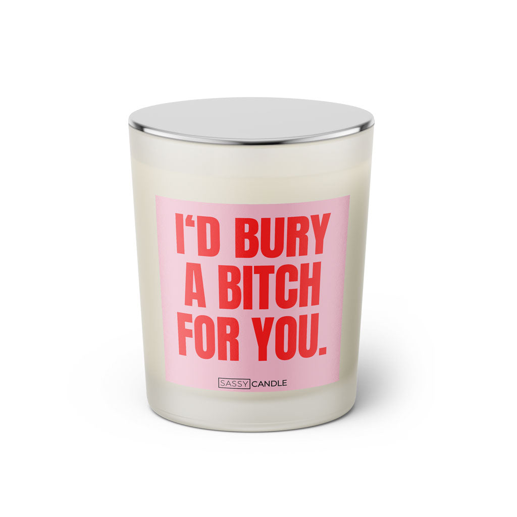 Duftkerze mit Spruch: I'd bury a bitch for you. Farbe rosa und pink von Sassy Candle.