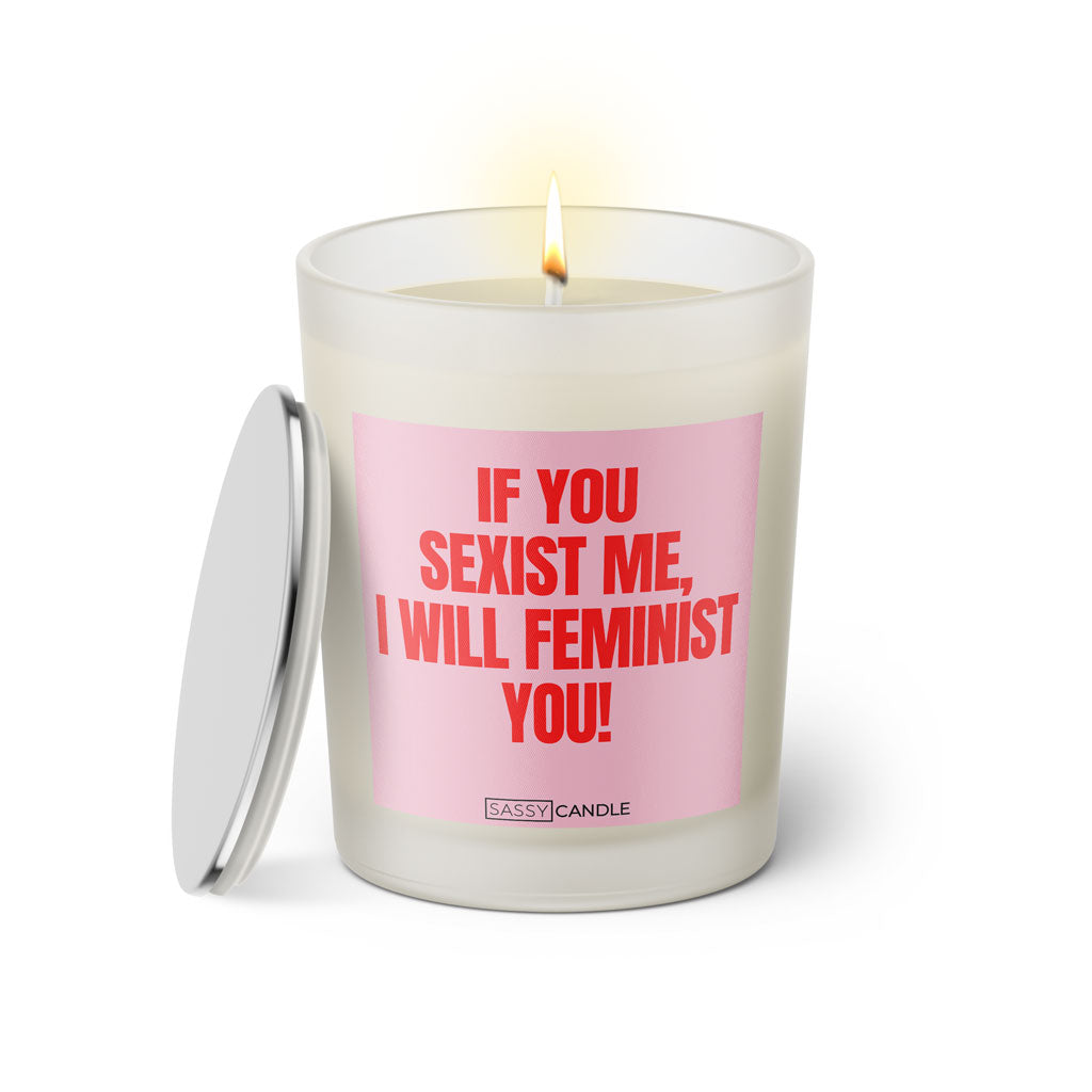 Duftkerze mit witzigen Spruch: If you sexist me, I will feminist you! Farbe rosa und pink von Sassy Candle.