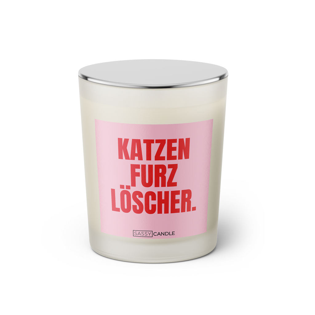 Duftkerze mit witzigem Spruch: Katzenfurzlöscher. Farbe rosa und pinke Schrift. Kerzenglas mit silbernem geschlossenem Deckel von SassyCandle.