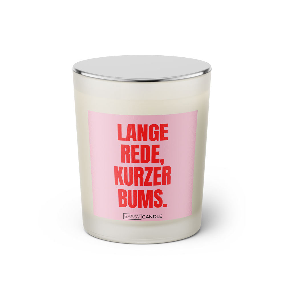Duftkerze mit witzigem Spruch: Lange Rede, kurzer Bums. Farbe rosa und pink mit silbernem Deckel von Sassy Candle.