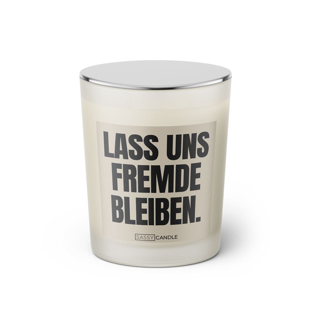 Duftkerze mit Spruch: Lass uns fremde bleiben. Farbe beige und schwarz von Sassy Candle.