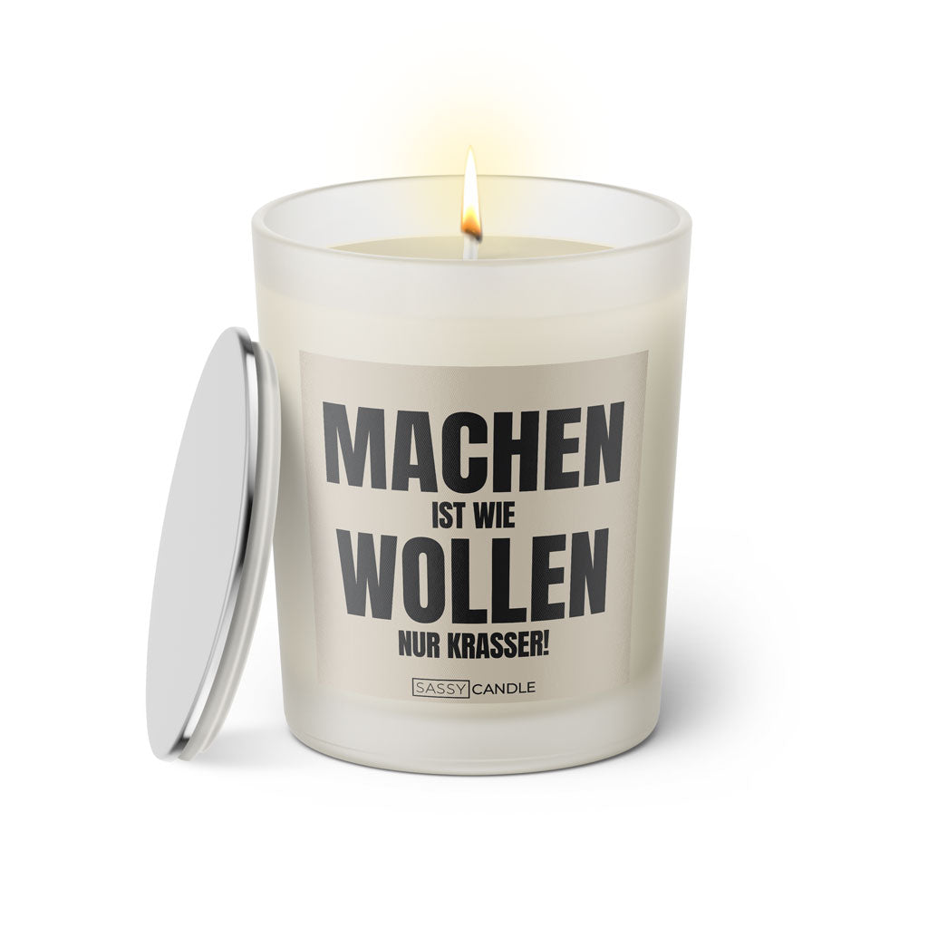Duftkerze mit witzigen Spruch: Machen ist wie wollen, nur krasser! Kerzenglas mit silbernen Deckel von Sassy Candle. Farbe beige und schwarz.