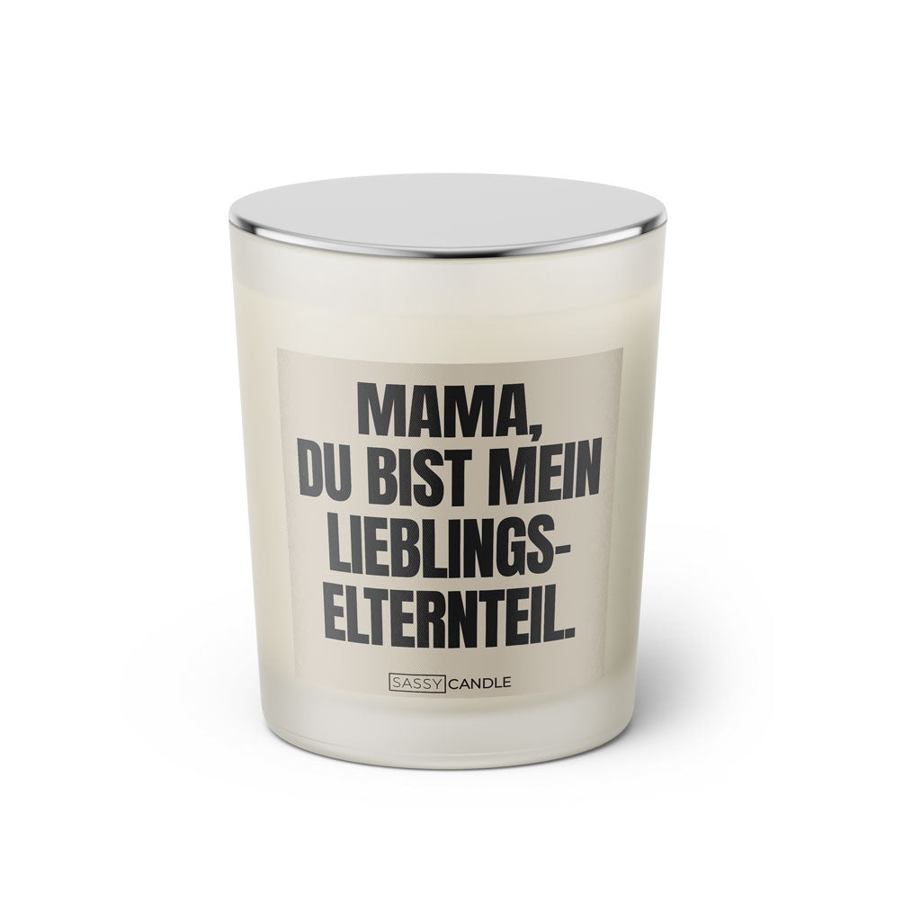 Duftkerze mit witzigem Spruch: Mama, du bist mein Lieblingselternteil! Farbe beige und schwarze Schrift. Kerzenglas mit silbernem geschlossenem Deckel von SassyCandle.