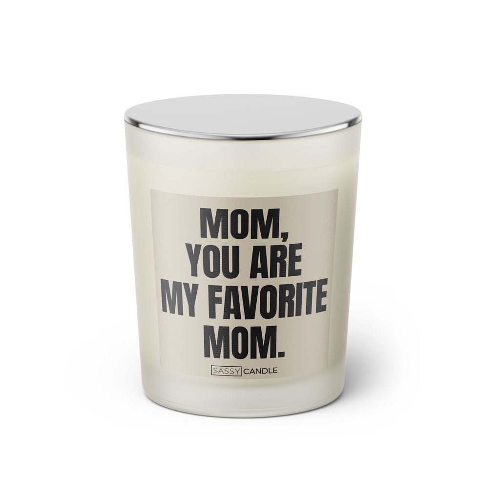Duftkerze mit witzigem Spruch: Mom, you are my favorite Mom. Farbe beige und schwarz mit silbernem Deckel von Sassy Candle.