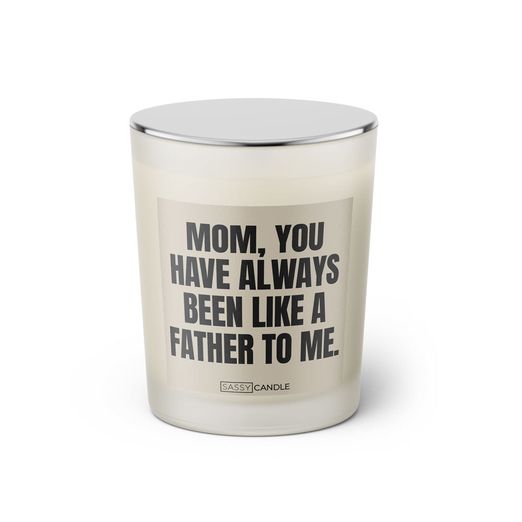 Duftkerze mit witzigem Spruch: Mom, you have always been like a father to me. Farbe beige und schwarz mit silbernem Deckel von Sassy Candle.