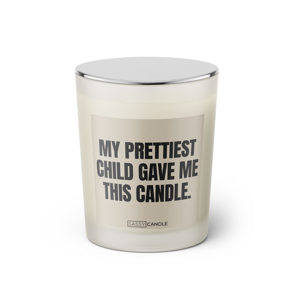 Duftkerze mit witzigem Spruch: My prettiest child gave me this candle. Farbe beige und schwarz mit silbernem Deckel von Sassy Candle.