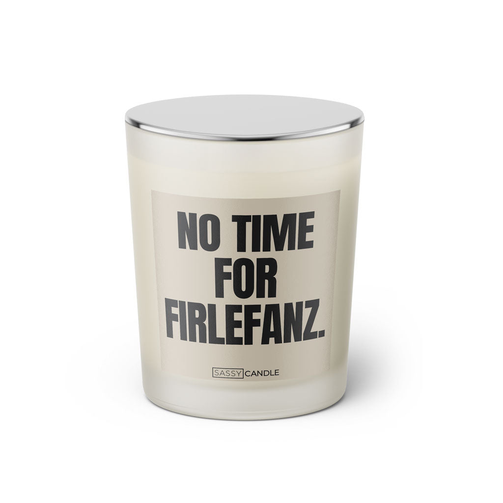 Duftkerze mit witzigen Spruch: No time for Firlefanz. Farbe beige und schwarz von Sassy Candle.