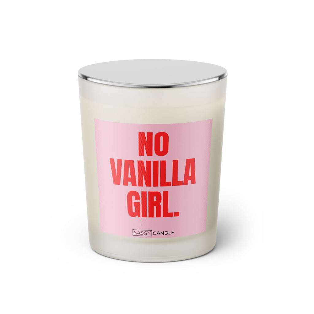 Duftkerze mit Spruch: No Vanilla Girl. Farbe rosa und pink von Sassy Candle.