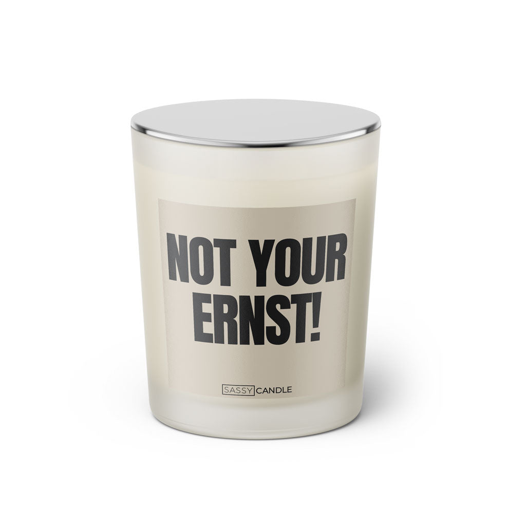 Duftkerze mit Spruch: Not your Ernst! Farbe beige und schwarz von Sassy Candle.