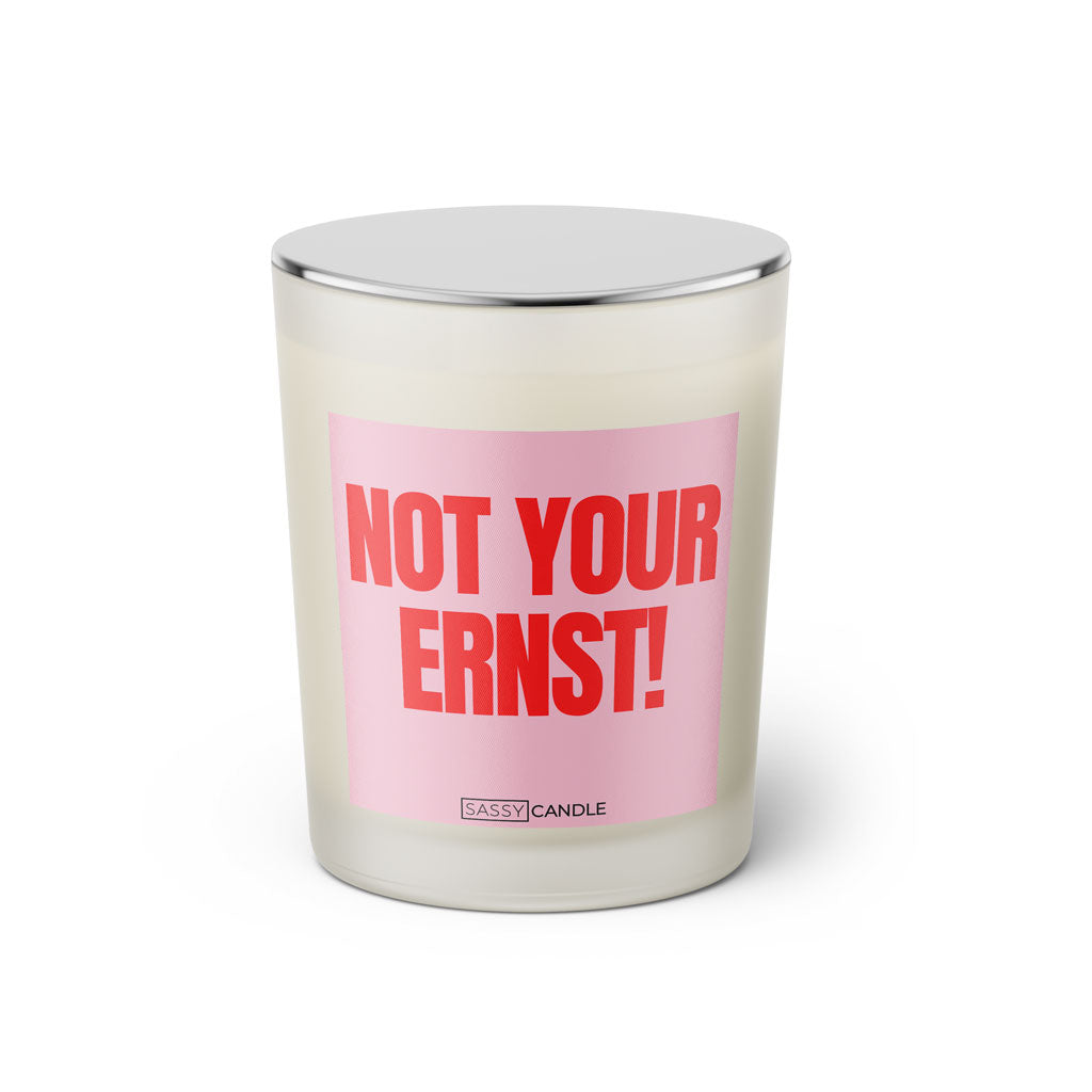 Duftkerze mit Spruch: Not your Ernst! Farbe rosa und pink von Sassy Candle.