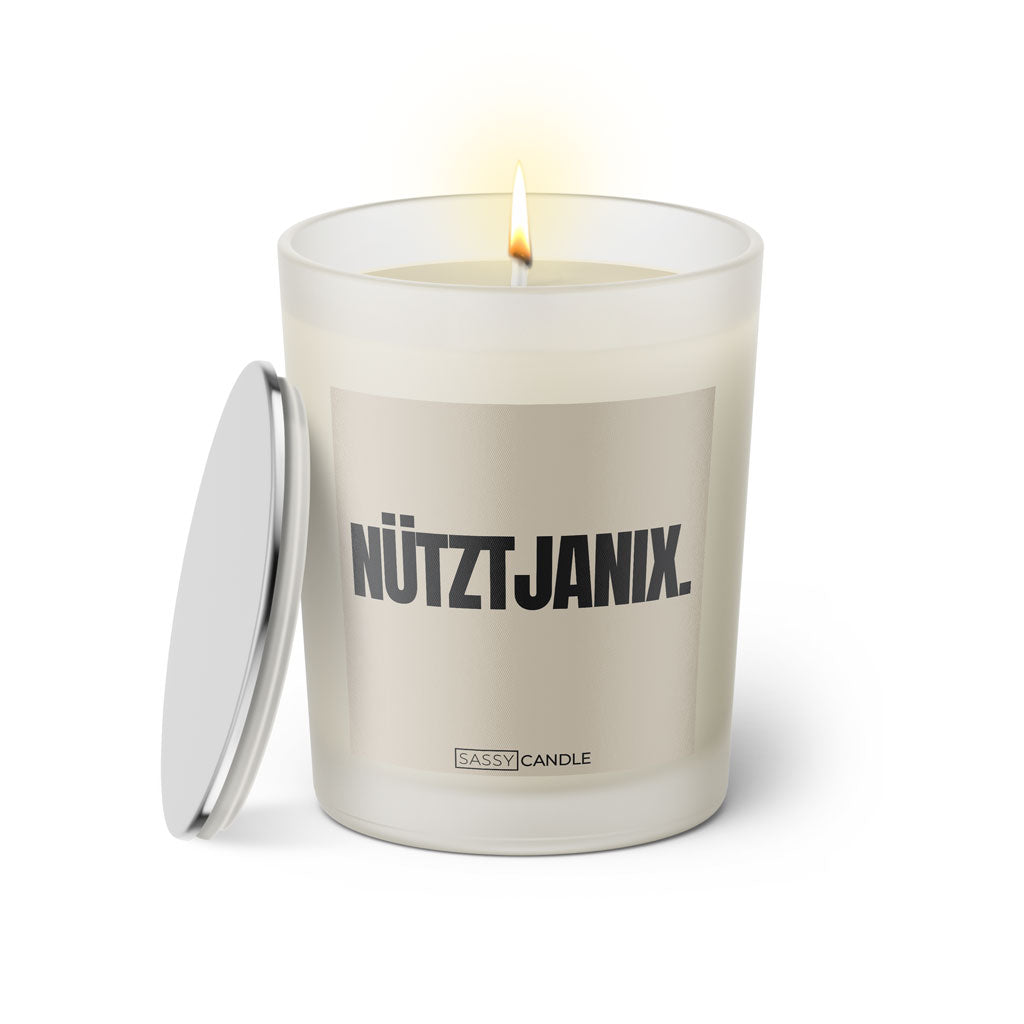 Duftkerze mit Spruch: Nütztjanix. Farbe beige und schwarz von Sassy Candle.