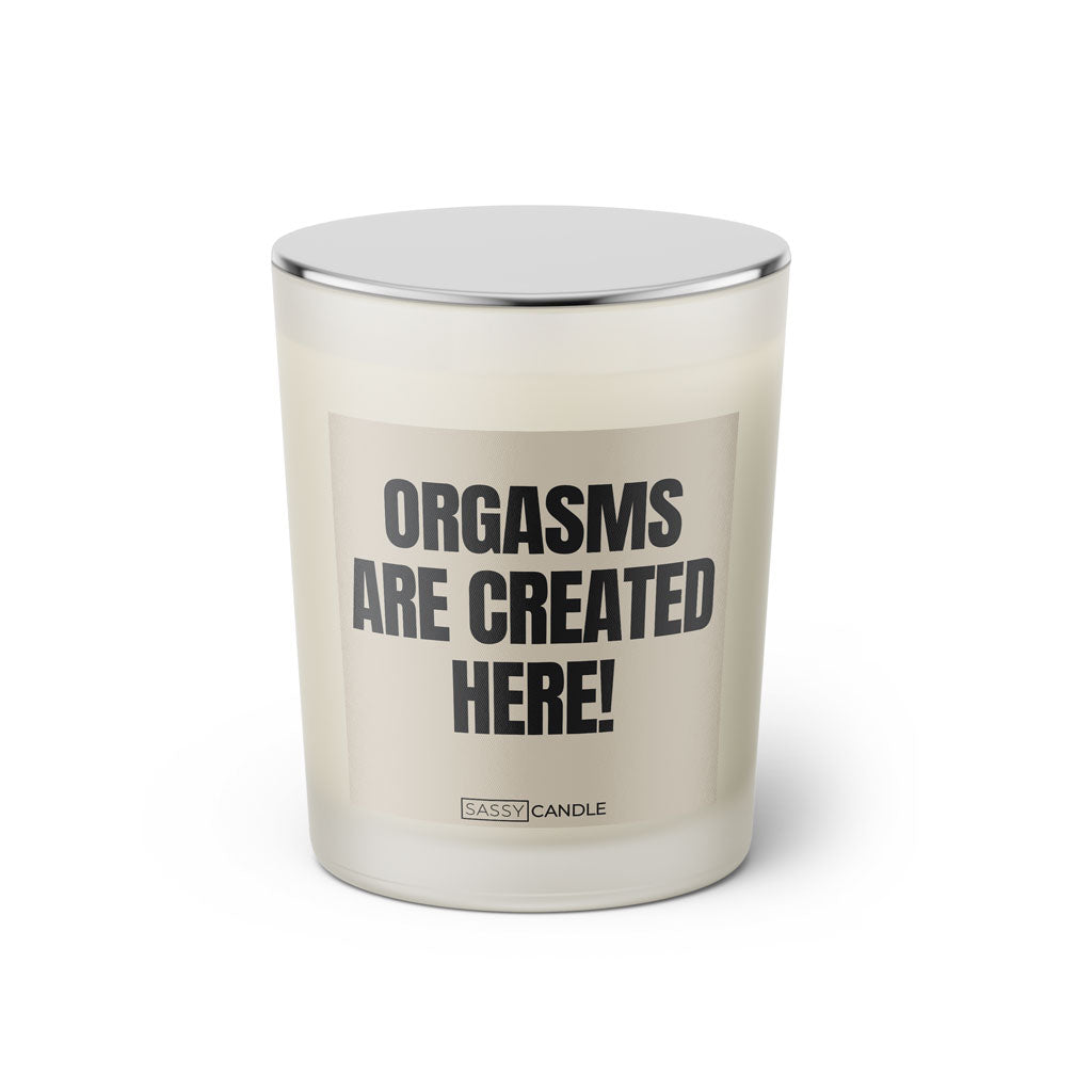 Duftkerze mit witzigen Spruch: Orgasms are created here! Farbe beige und schwarz von Sassy Candle.