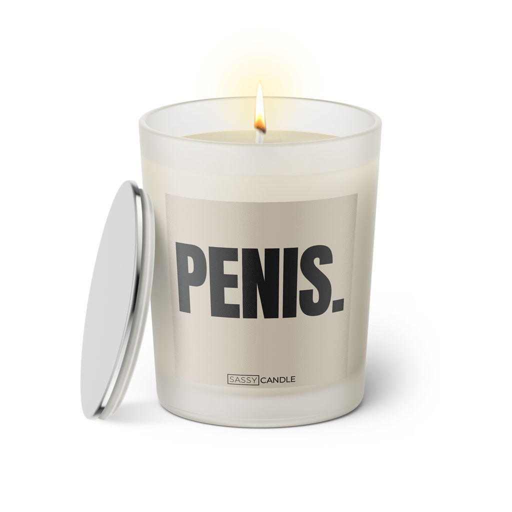 Duftkerze mit witzigen Spruch: Penis. Farbe beige und schwarz von Sassy Candle.