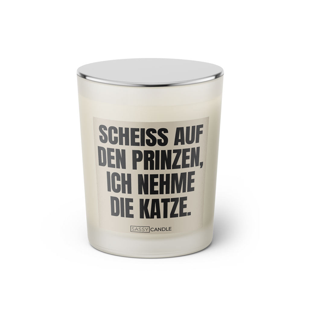Duftkerze mit witzigen Spruch: Scheiss auf den Prinzen, ich nehme die Katze. Farbe beige und schwarz von Sassy Candle.