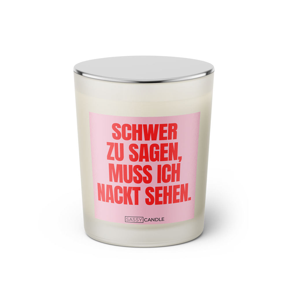 Duftkerze mit Spruch: Schwer zu sagen, muss ich nackt sehen. Farbe rosa und pink von Sassy Candle.