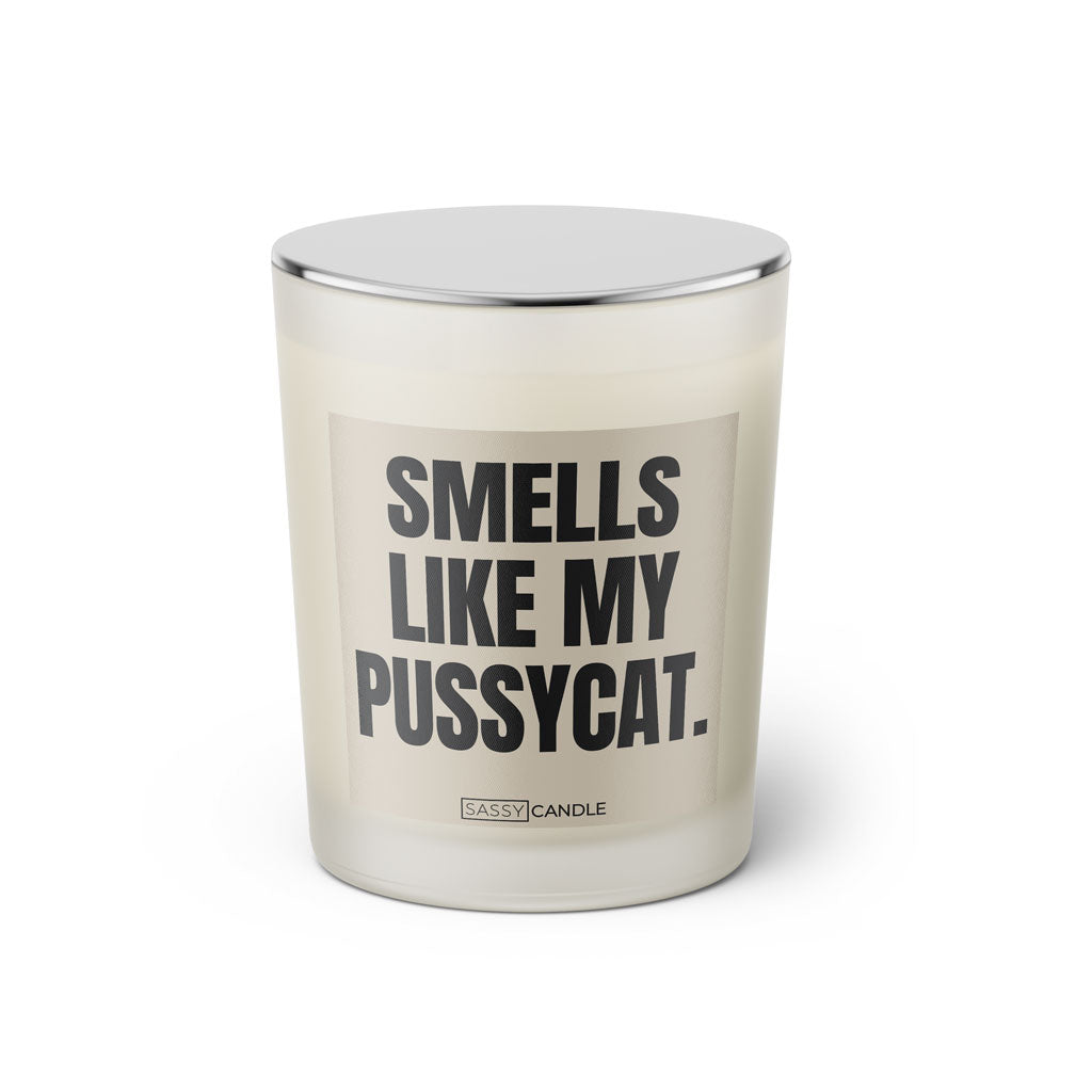 Duftkerze mit witzigen Spruch: Smells like my Pussycat. Farbe beige und schwarz von Sassy Candle.