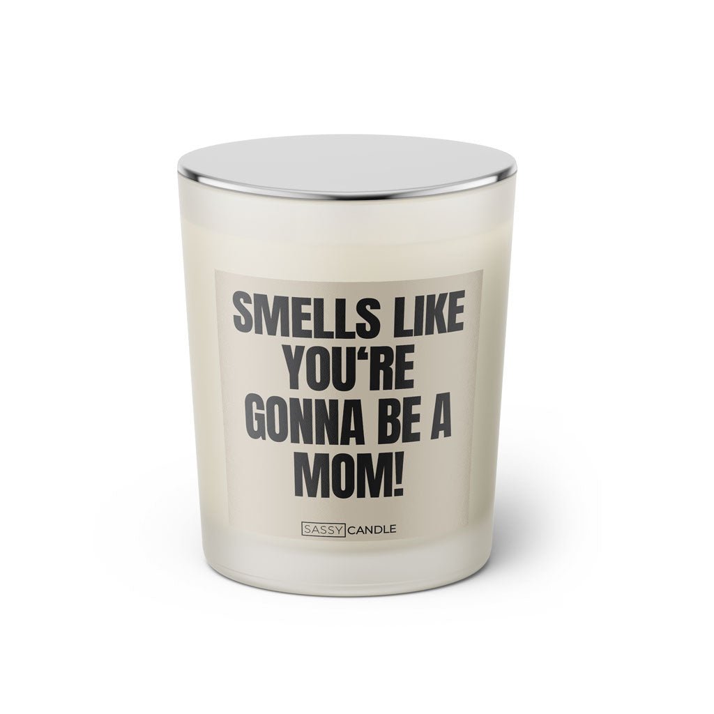 Duftkerze mit witzigen Spruch: Smells like you're gonna be a Mom! Farbe beige und schwarz von Sassy Candle.