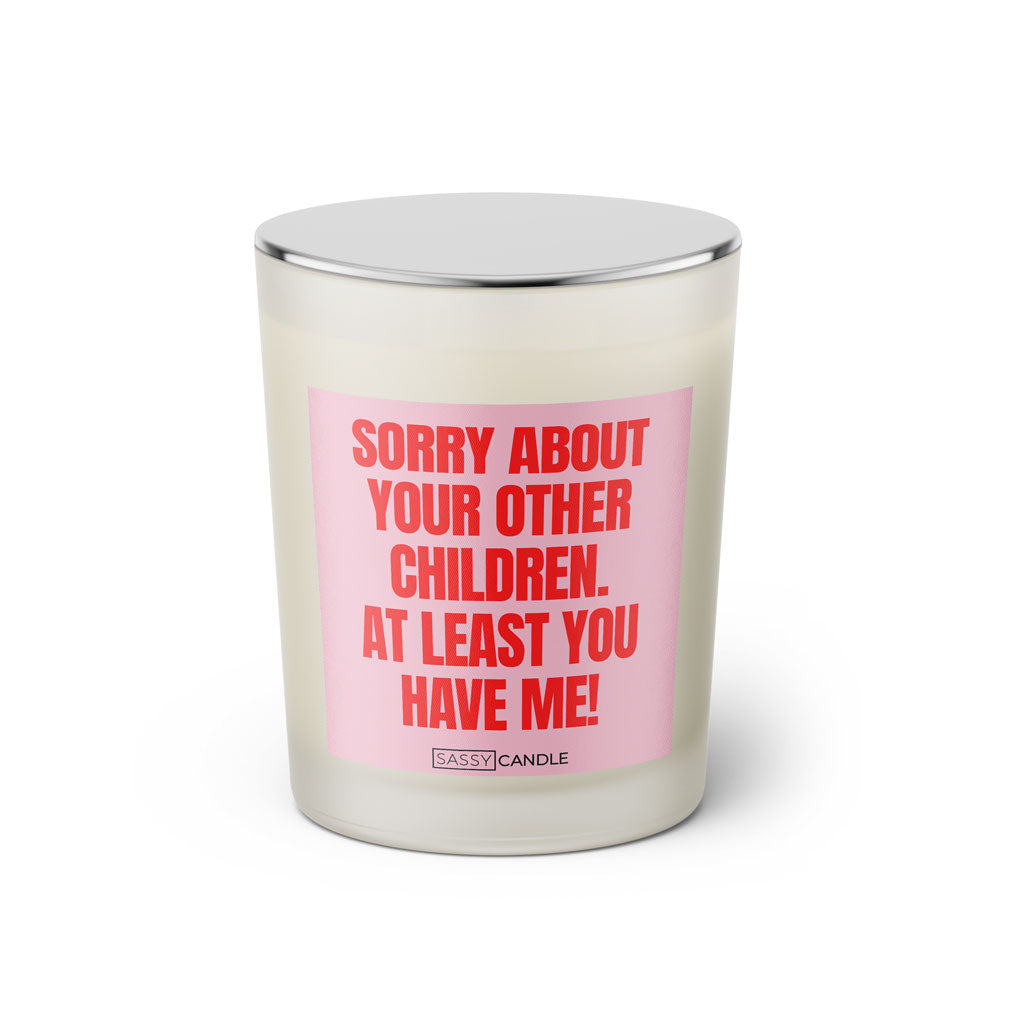 Duftkerze mit witzigen Spruch:Sorry about your other children. At least you have me! Kerzenglas mit silbernen Deckel. Farbe pink und rosa von Sassy Candle.