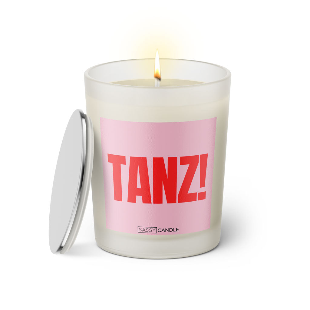 Duftkerze mit Spruch: Tanz! Farbe rosa und pink von Sassy Candle.