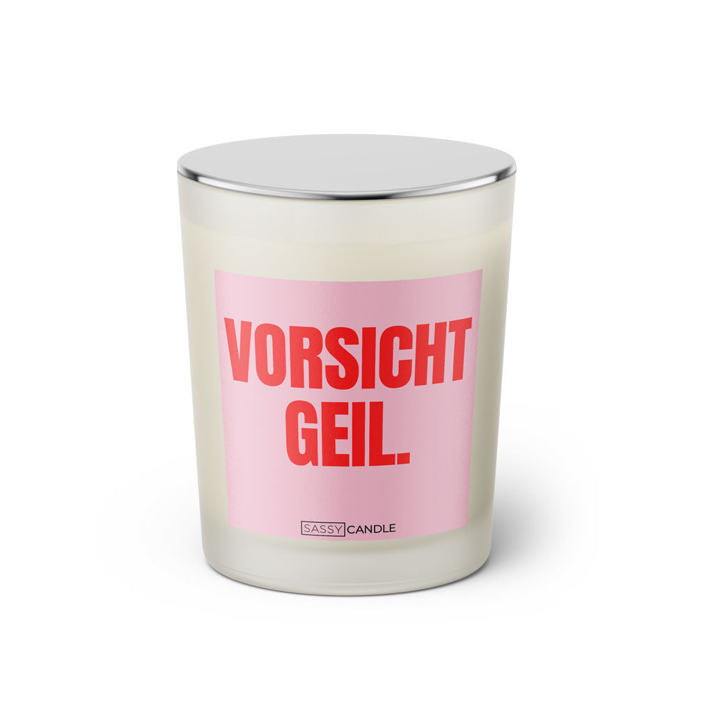 Duftkerze mit Spruch: Vorsicht geil. Farbe rosa und pink von Sassy Candle.