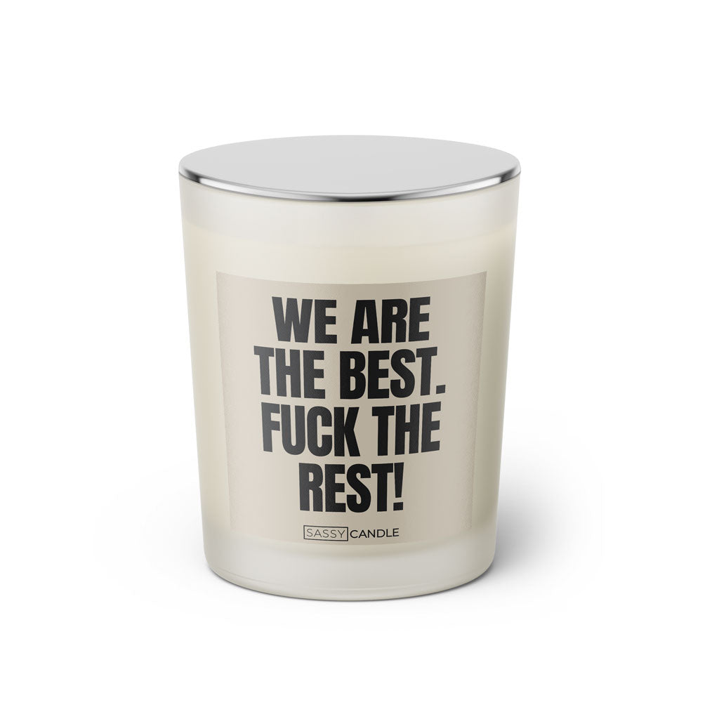 Duftkerze mit Spruch: We are the best. Fuck the rest! Farbe beige und schwarz von Sassy Candle.