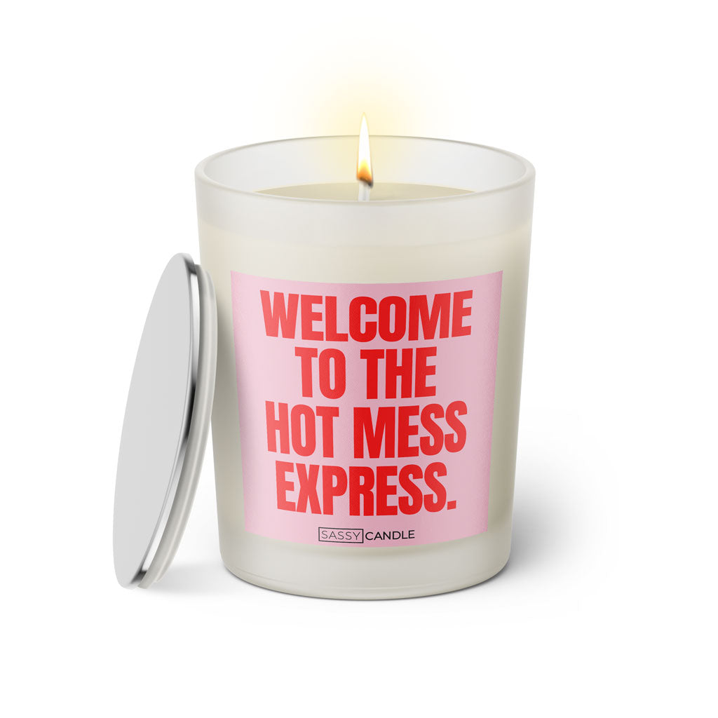 Duftkerze mit witzigen Spruch: Welcome to the hot mess express. Farbe rosa und pink von Sassy Candle.