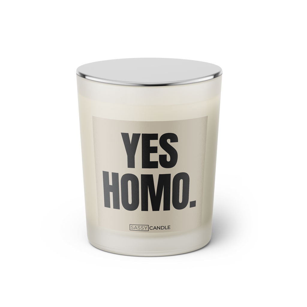 Duftkerze mit witzigen Spruch: Yes Homo. Farbe beige und schwarz von Sassy Candle.