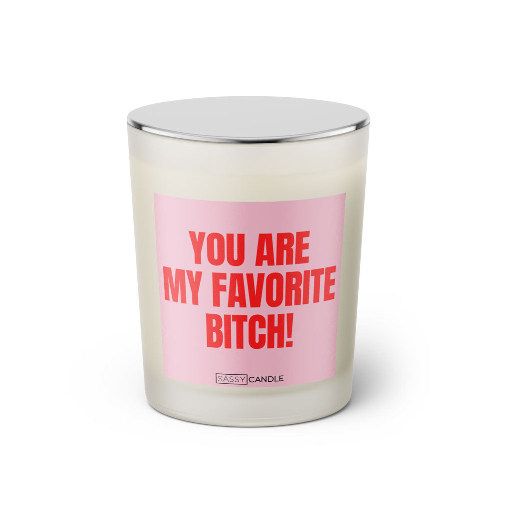 Duftkerze mit witzigen Spruch: You are my favorite Bitch. Farbe rosa und pink mit silbernen Deckel von Sassy Candle.