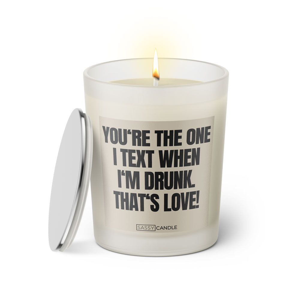 Duftkerze mit witzigen Spruch: You are the one I text when I'm drunk. That's love . Farbe beige und schwarz von Sassy Candle.