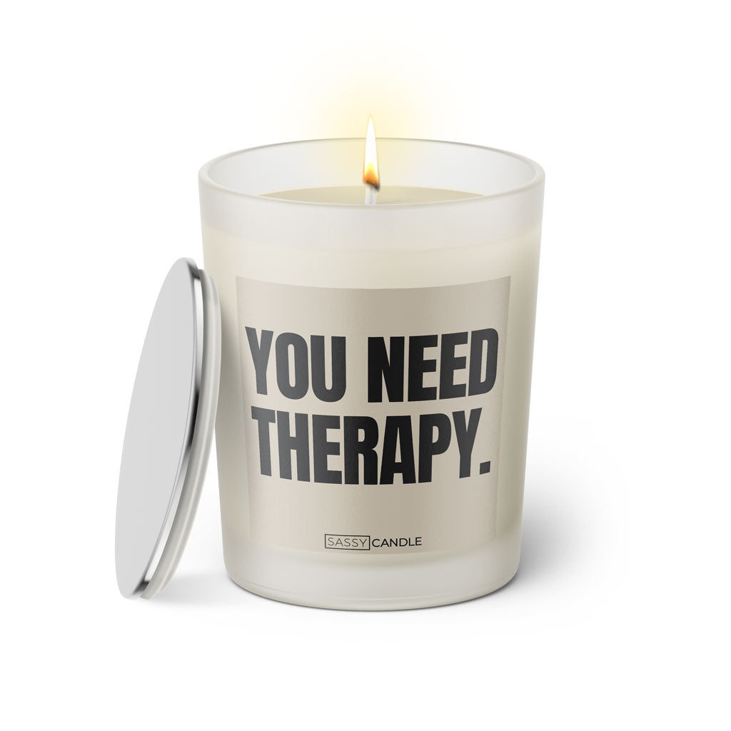 Duftkerze mit witzigen Spruch: You need therapy. Farbe beige und schwarz von Sassy Candle.