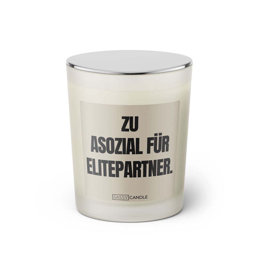 Duftkerze mit witzigen Spruch: Zu asozial für Elitepartner. Farbe beige und schwarz von Sassy Candle.