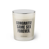 Duftkerze mit witzigem Spruch. Congrats same sex forever. Farbe beige und schwarze Schrift. Kerzenglas mit geschlossenem silbernem Deckel von SassyCandle.