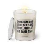 Duftkerze mit witzigem Spruch. Congrats for being sexy and intelligent at the same time. Farbe beige und schwarze Schrift. Kerzenglas mit silbernem Deckel von SassyCandle.