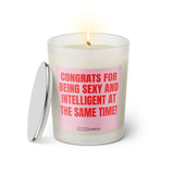 Duftkerze mit witzigem Spruch. Congrats for being sexy and intelligent at the same time. Farbe rosa und pinke Schrift. Kerzenglas mit silbernem Deckel von SassyCandle