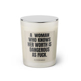 Duftkerze mit witzigen Spruch: A woman who knows her worth is dangerous as fuck. Farbe beige und schwarz von Sassy Candle.