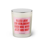 Duftkerze mit witzigen Spruch: Alles Liebe zur Verlobung! Aber was wird jetzt aus mir? Farbe rosa und pink von Sassy Candle.