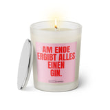 Duftkerze mit witzigem Spruch: Am Ende ergibt alles einen Gin. Farbe rosa und pinke Schrift. Kerzenglas mit silbernem Deckel von SassyCandle.