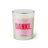 Duftkerze mit witzigem Spruch: Danke. Farbe rosa und pinke Schrift. Kerzenglas mit silbernem geschlossenem Deckel von SassyCandle.