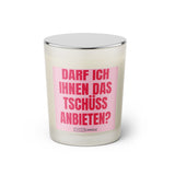 Duftkerze mit witzigem Spruch: Darf ich Ihnen das Tschüss anbieten? Farbe rosa und pinke Schrift. Kerzenglas mit silbernem geschlossenem Deckel von SassyCandle