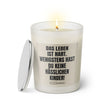 Duftkerze mit witzigem Spruch: Das Leben ist hart. Wenigstens hast du keine hässlichen Kinder. Farbe beige und schwarze Schrift. Kerzenglas mit silbernem Deckel von SassyCandle