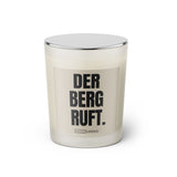 Duftkerze mit Spruch: Der Berg ruft. Farbe beige und schwarz von Sassy Candle.