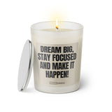 Duftkerze mit witzigen Spruch: Dream big, stay focused and make it happen! Farbe beige und schwarz von Sassy Candle.