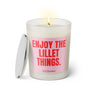 Duftkerze mit witzigem Spruch: Enjoy the Lillet things. Farbe rosa und pinke Schrift. Kerzenglas mit silbernem Deckel von SassyCandle.