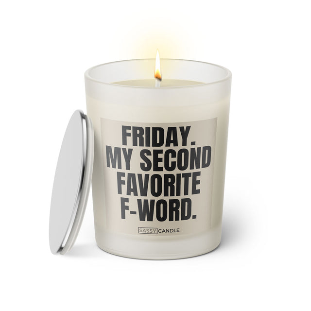 Duftkerze mit witzigem Spruch: Friday. My second favorite f word. Farbe beige und schwarze Schrift. Kerzenglas mit silbernem Deckel von SassyCandle.