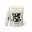 Duftkerze mit witzigem Spruch: Für den besten Kollegen. Farbe beige und schwarze Schrift. Kerzenglas mit silbernem Deckel von SassyCandle.
