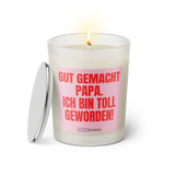 Duftkerze mit witzigem Spruch: Gut gemacht Papa, ich bin toll geworden! Farbe rosa und pinke Schrift. Kerzenglas mit silbernem Deckel von SassyCandle.