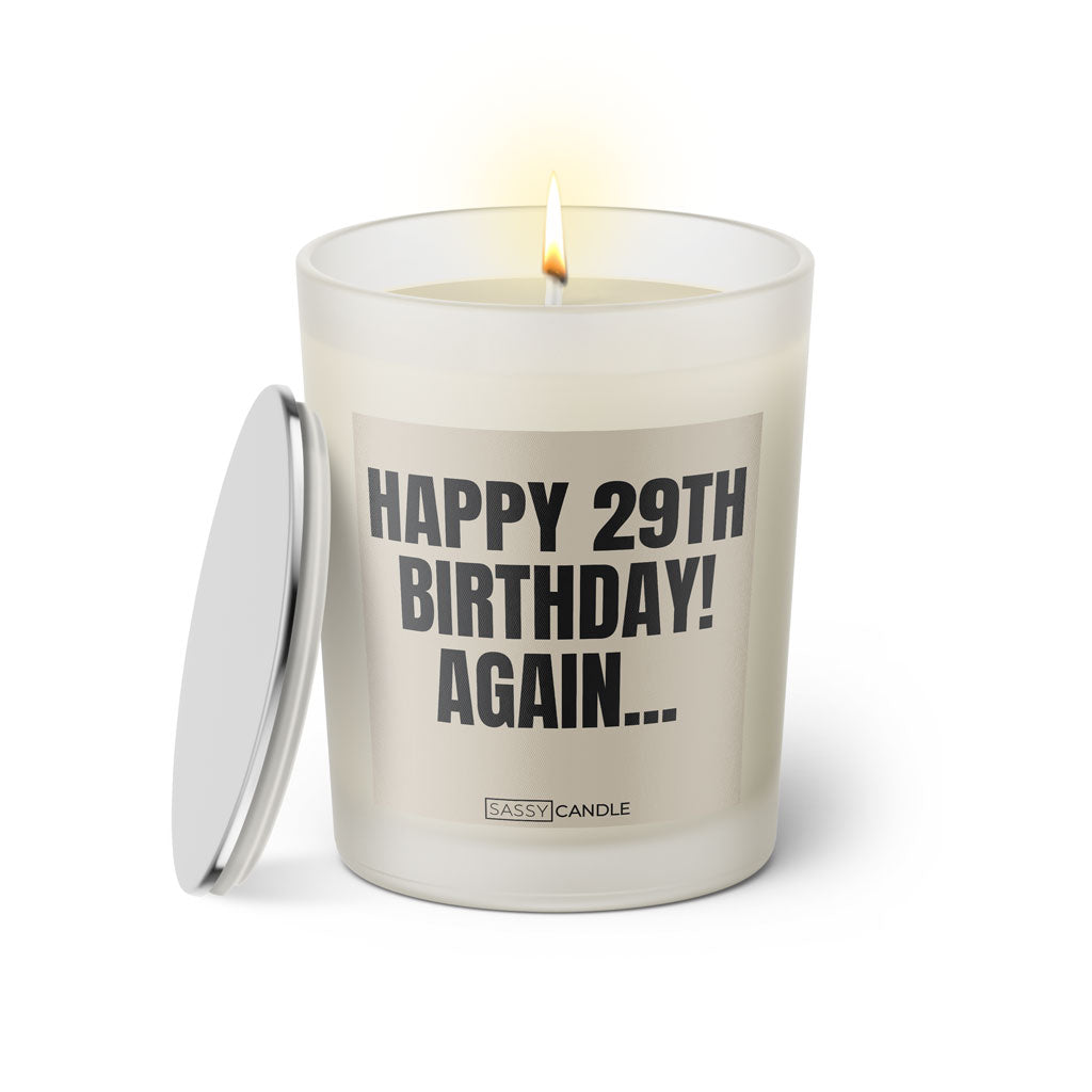 Duftkerze mit witzigem Spruch: Happy 29th Birthday! Again. Farbe beige und schwarze Schrift. Kerzenglas mit silbernem Deckel von SassyCandle.