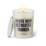 Duftkerze mit witzigem Spruch: Heute hier betreutes Trinken. Farbe beige und schwarze Schrift. Kerzenglas mit silbernem Deckel von SassyCandle.