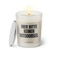 Duftkerze mit Spruch: Hier bitte keinen Outdoorsex. Farbe beige und schwarz von Sassy Candle.